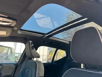 Volvo XC40 B4 DKG ULTRA DARK