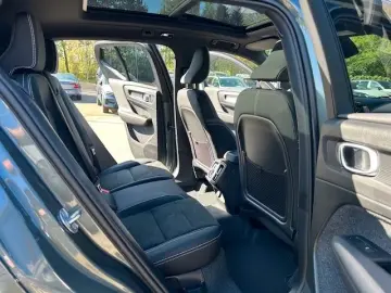 Volvo XC40 B4 DKG ULTRA DARK