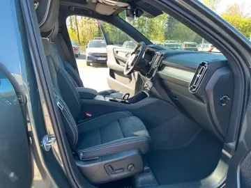 Volvo XC40 B4 DKG ULTRA DARK