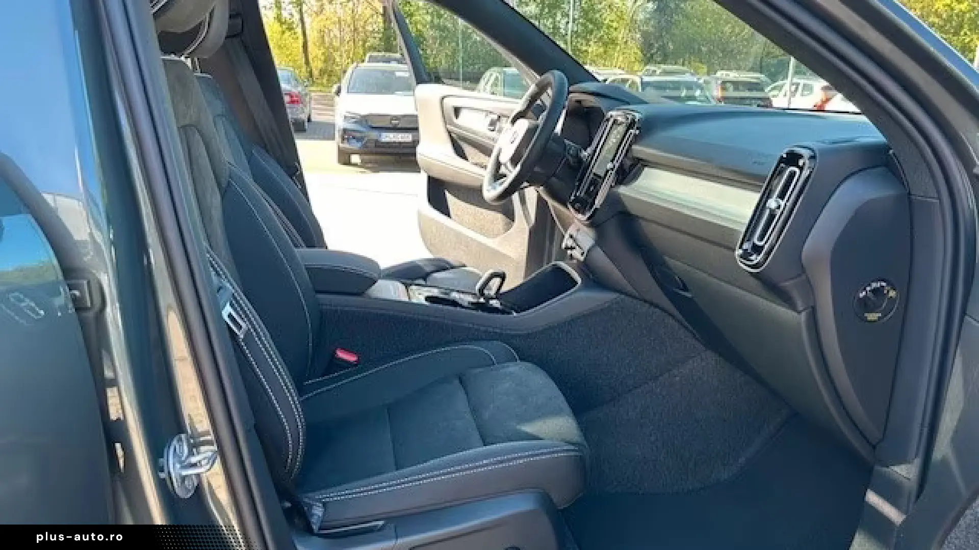 Volvo XC40 B4 DKG ULTRA DARK