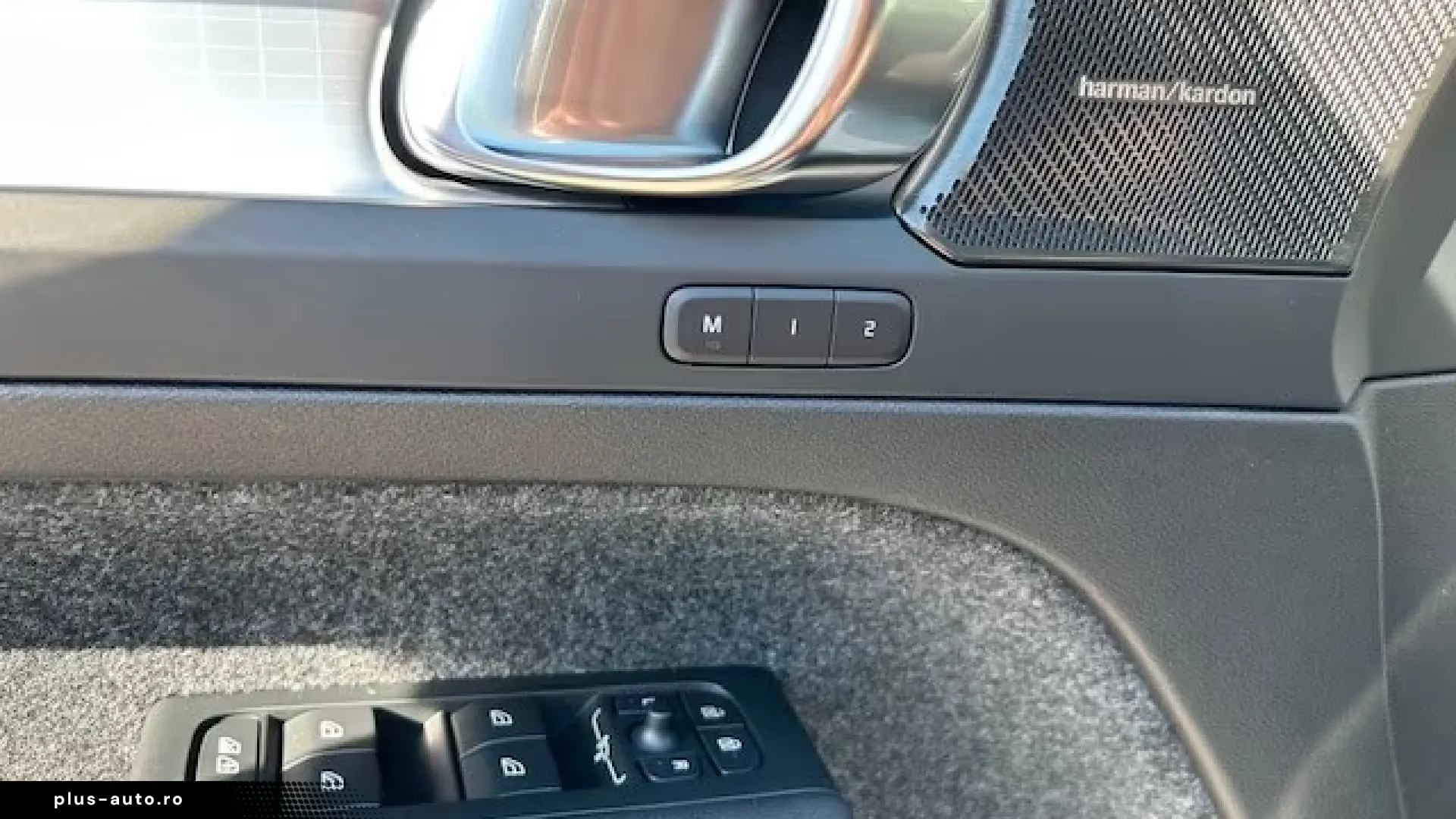 Volvo XC40 B4 DKG ULTRA DARK