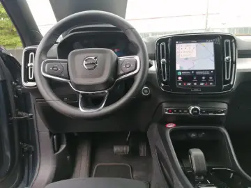 Volvo XC40 B4 FWD Plus Dark ACC 360