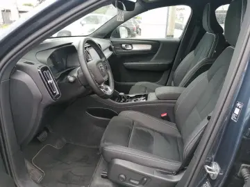 Volvo XC40 B4 FWD Plus Dark ACC 360