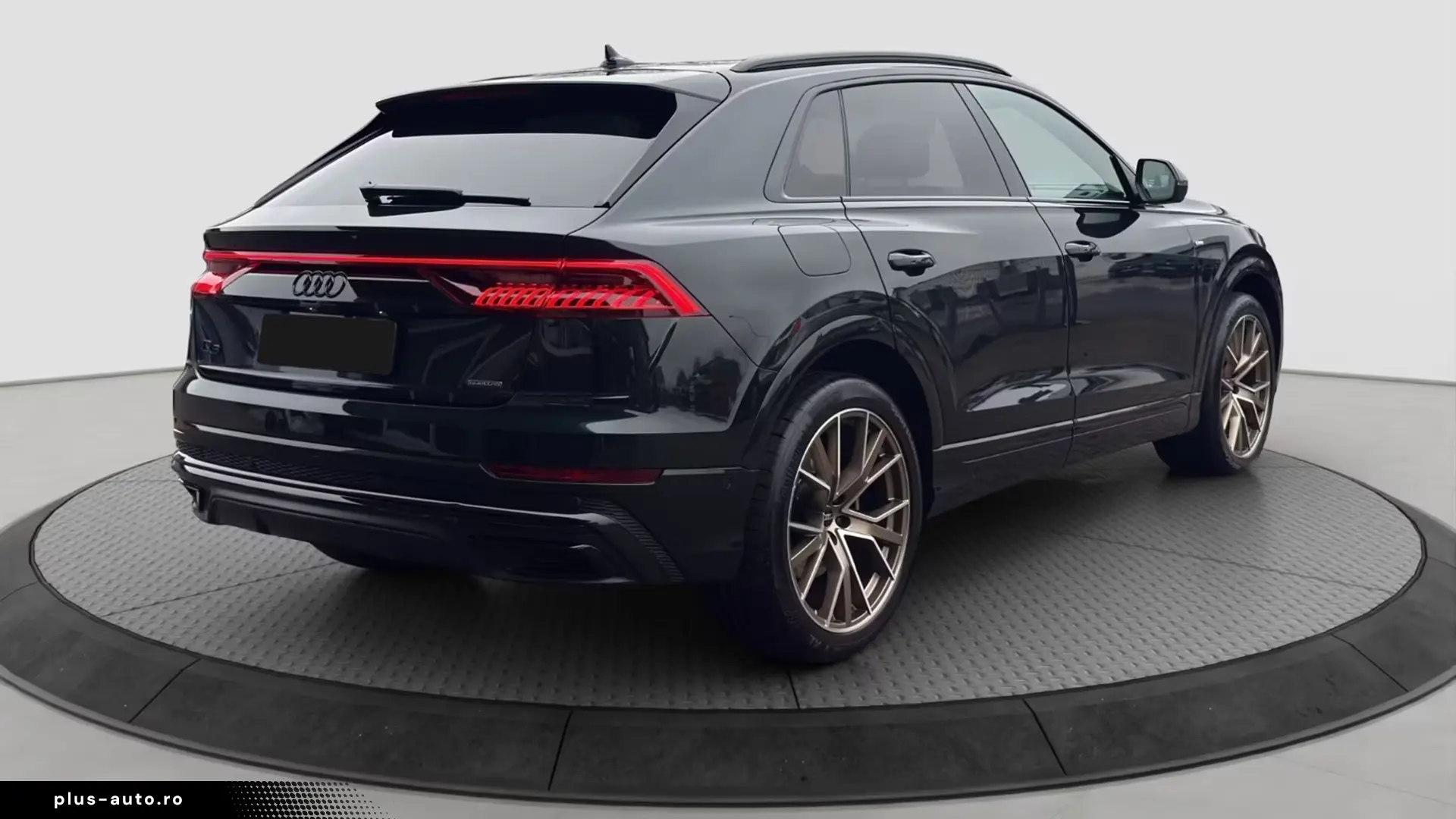 Audi Q8 50 TDI Quattro S-Line   Finanțare Leasing