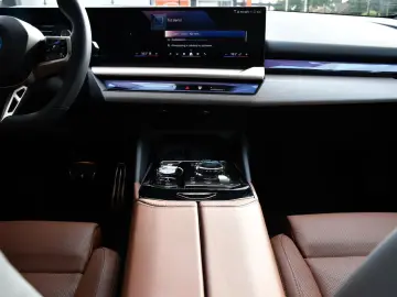 BMW 550e xDrive
