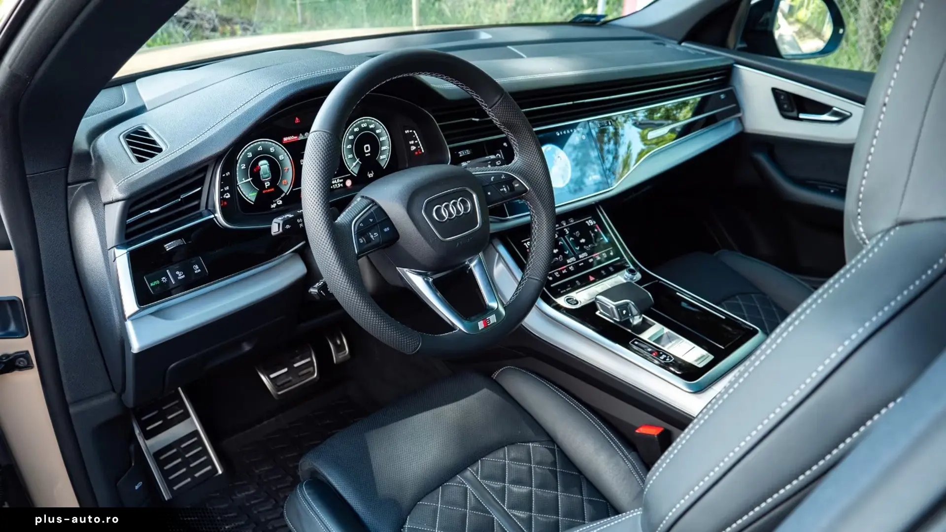 Audi Q8 55 TFSIe Quattro S-Line   Finanțare Leasing