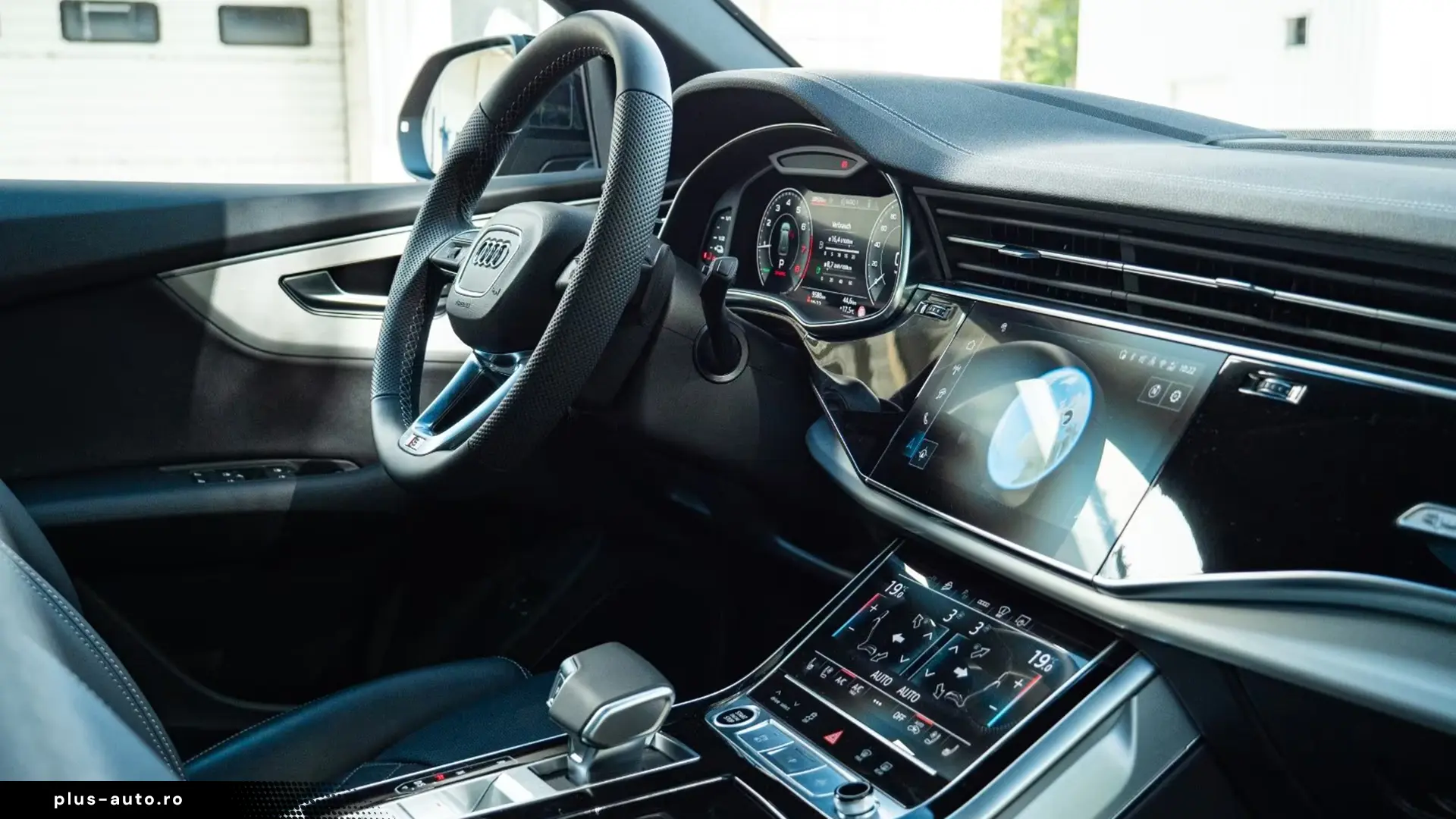 Audi Q8 55 TFSIe Quattro S-Line   Finanțare Leasing
