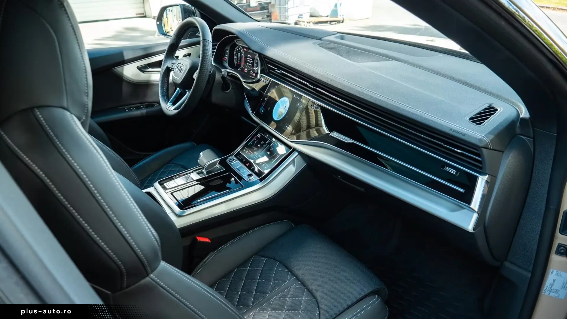 Audi Q8 55 TFSIe Quattro S-Line   Finanțare Leasing