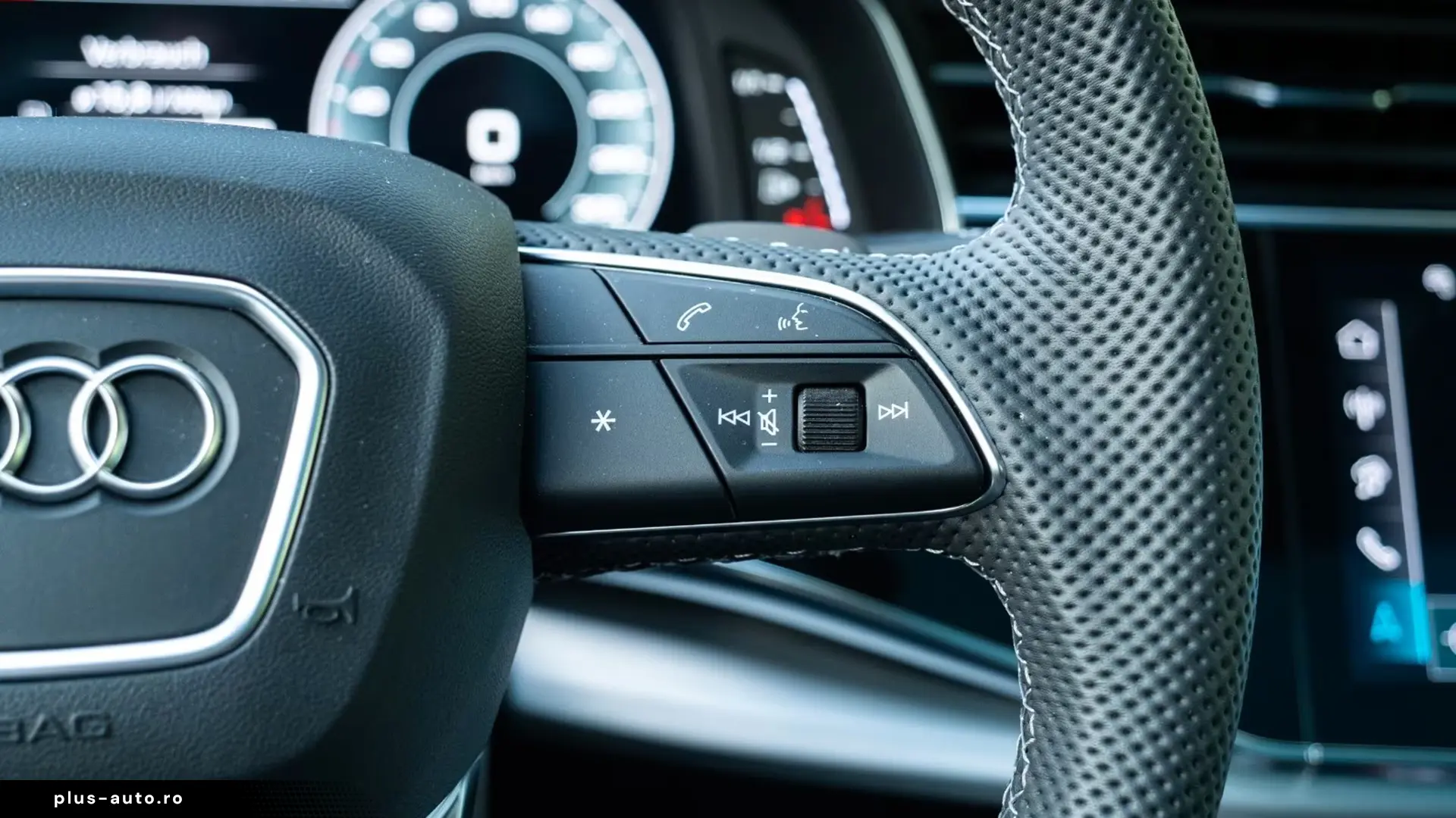 Audi Q8 55 TFSIe Quattro S-Line   Finanțare Leasing