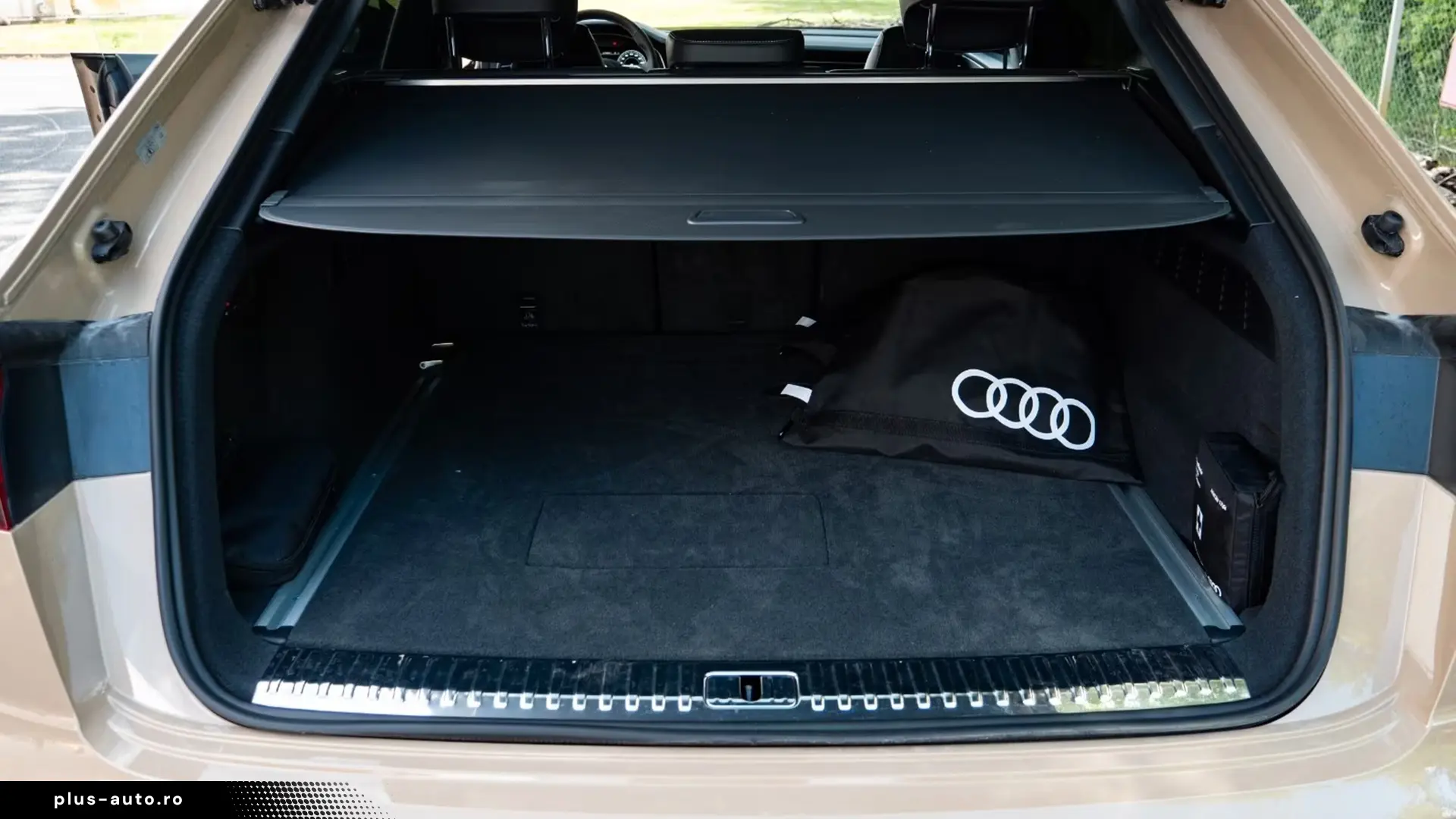 Audi Q8 55 TFSIe Quattro S-Line   Finanțare Leasing