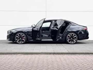 BMW 550e xDrive M Sport Pro Pano