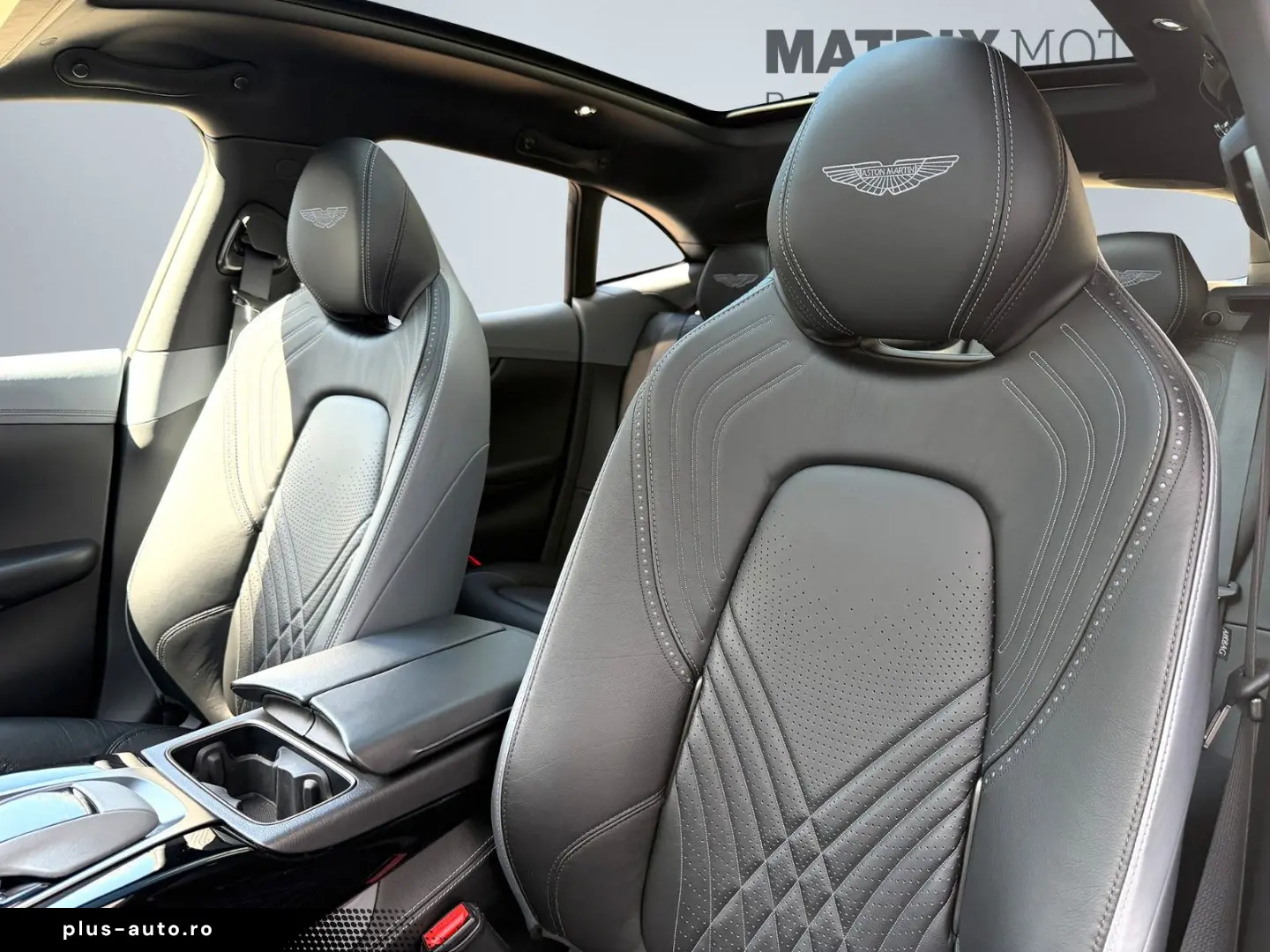 ASTON MARTIN DBX NEWSERVICE Panorama Premium AudioSystem