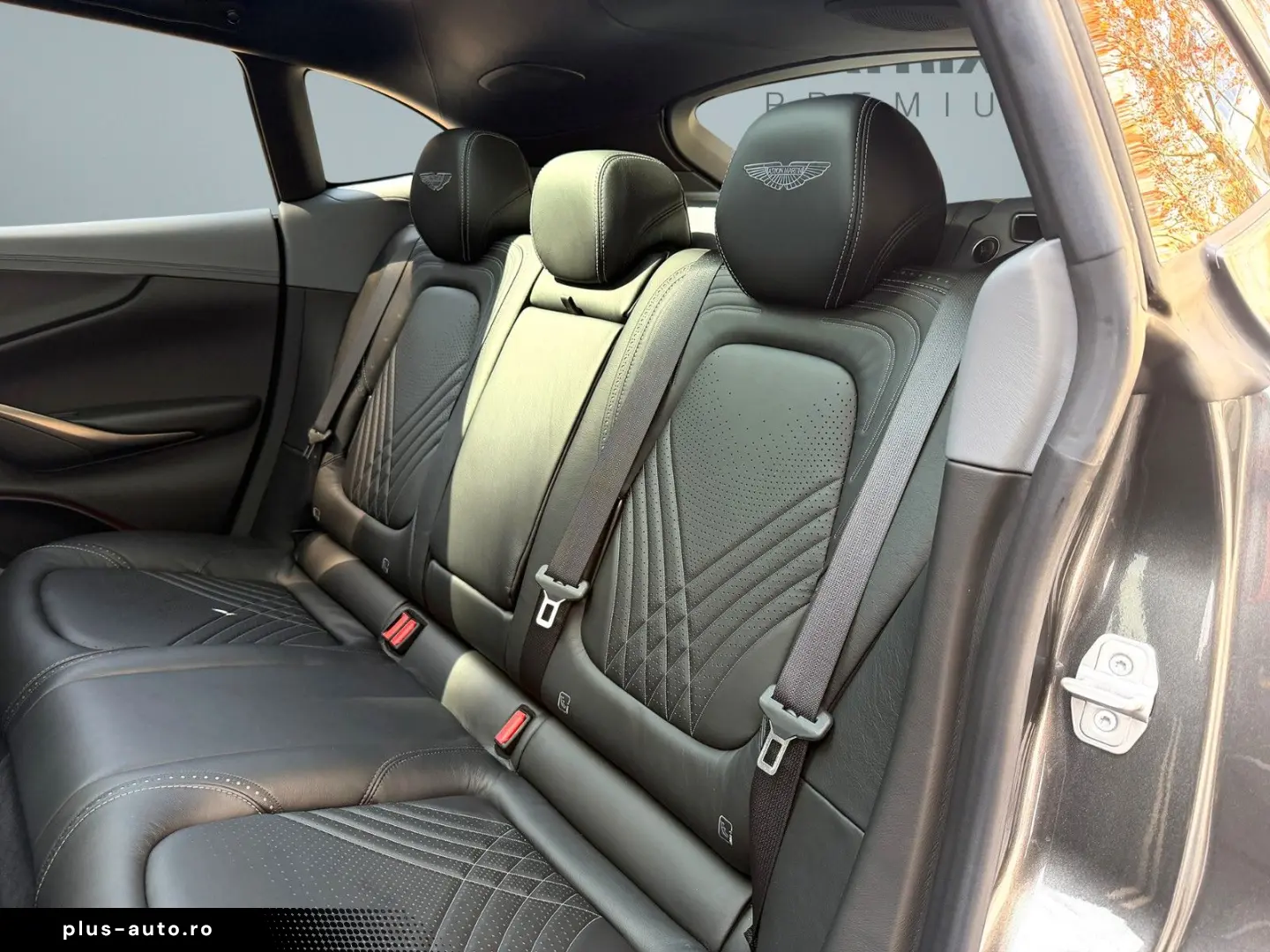ASTON MARTIN DBX NEWSERVICE Panorama Premium AudioSystem