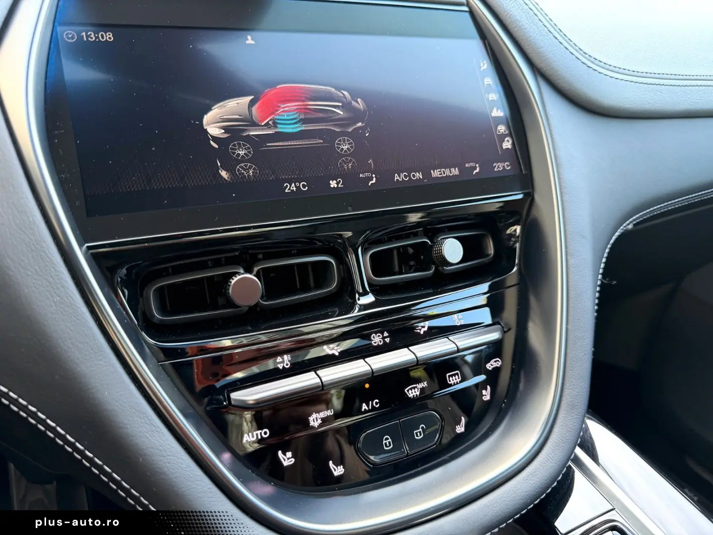 ASTON MARTIN DBX NEWSERVICE Panorama Premium AudioSystem
