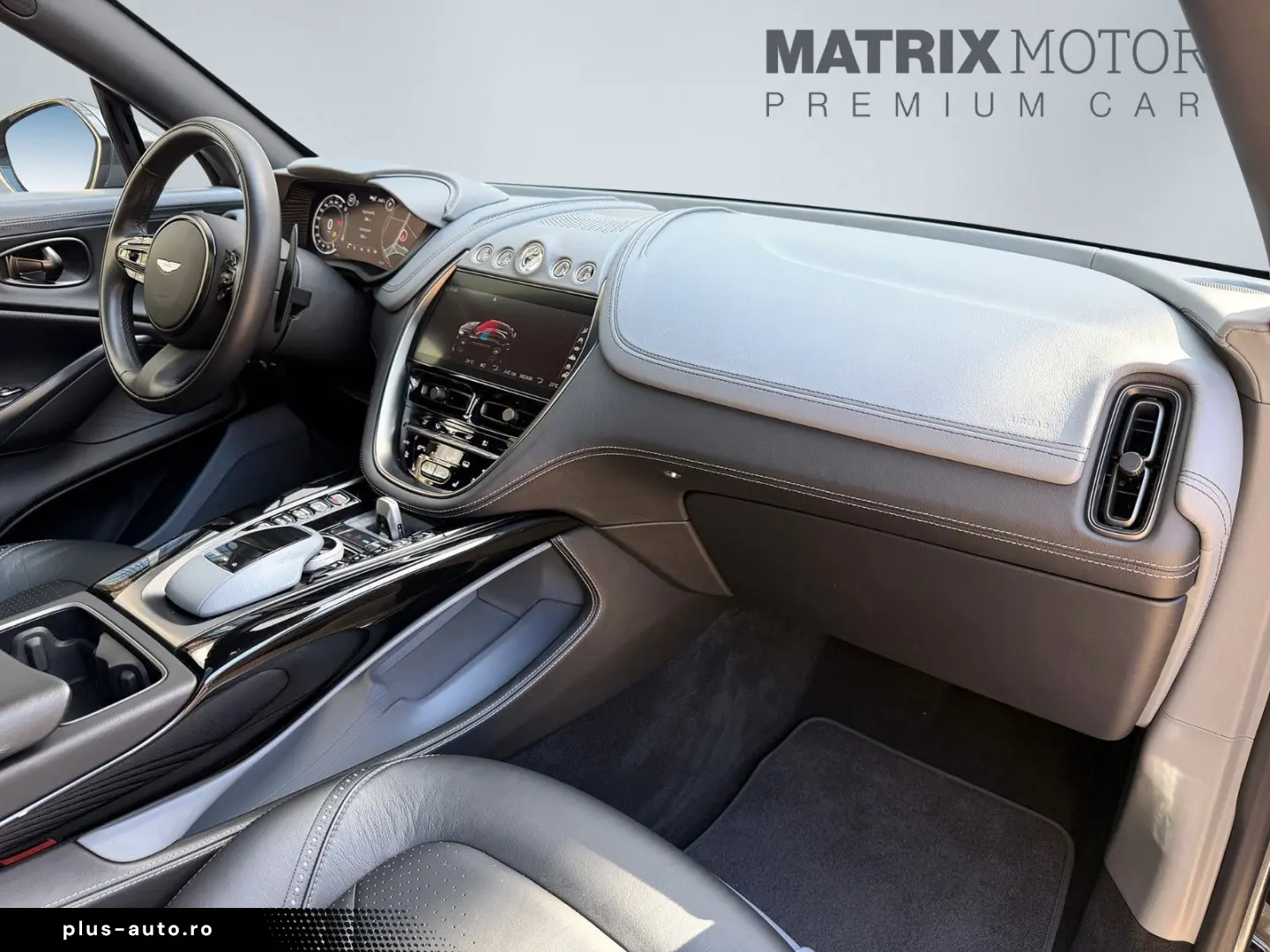ASTON MARTIN DBX NEWSERVICE Panorama Premium AudioSystem
