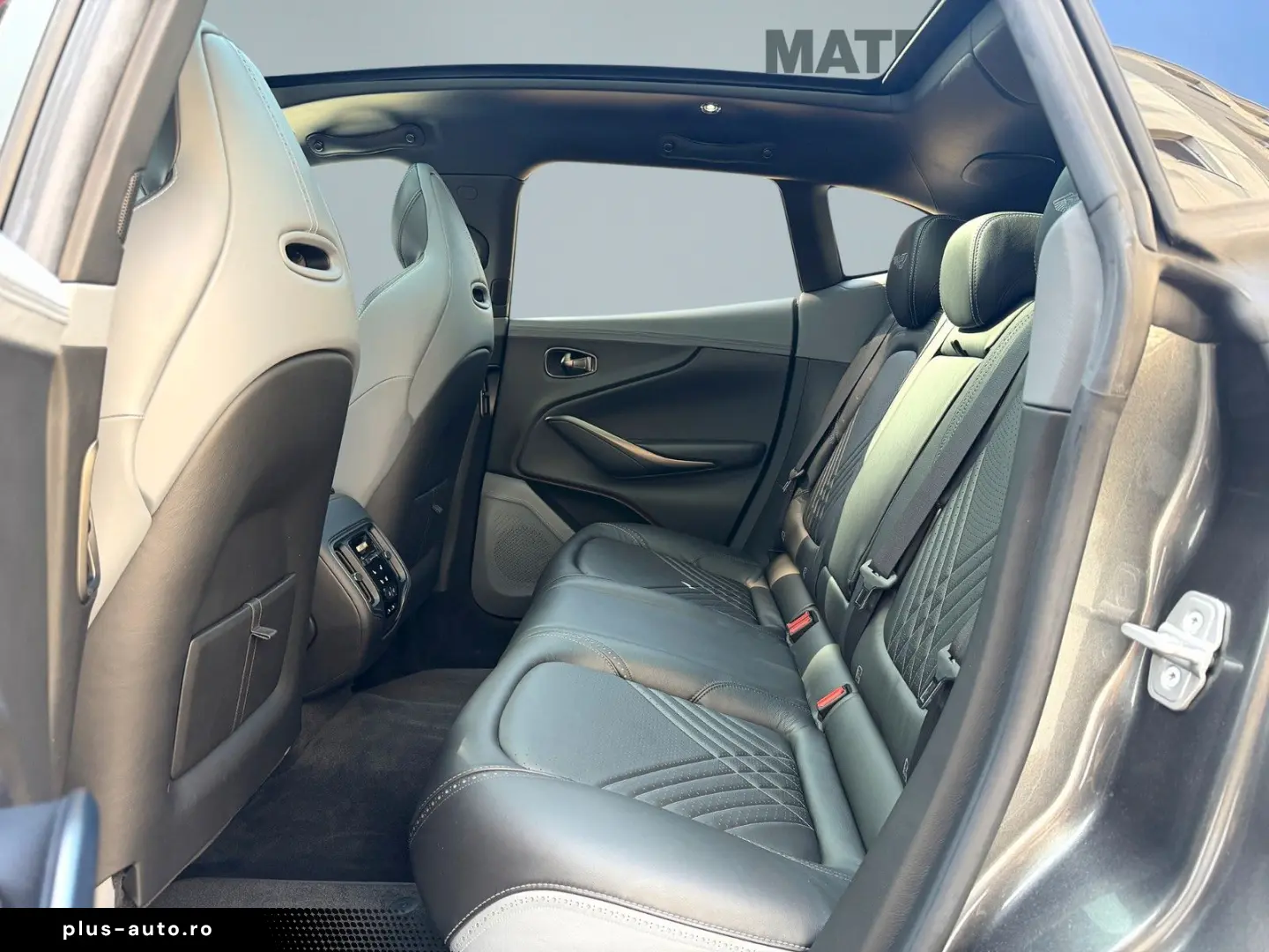 ASTON MARTIN DBX NEWSERVICE Panorama Premium AudioSystem
