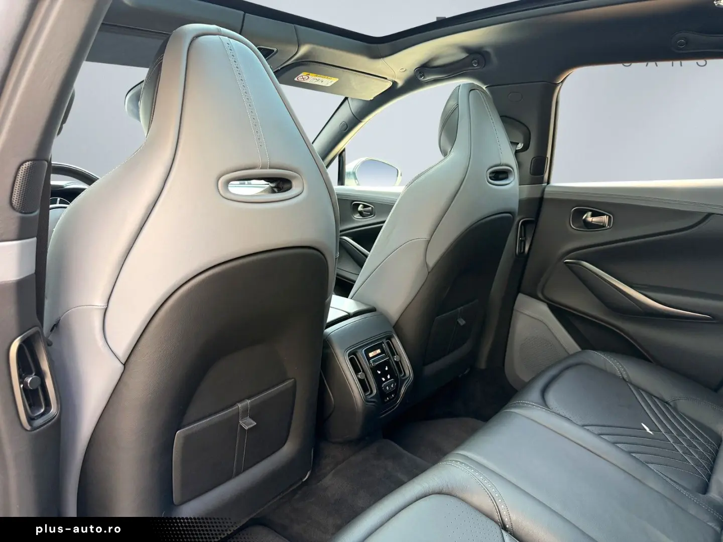 ASTON MARTIN DBX NEWSERVICE Panorama Premium AudioSystem