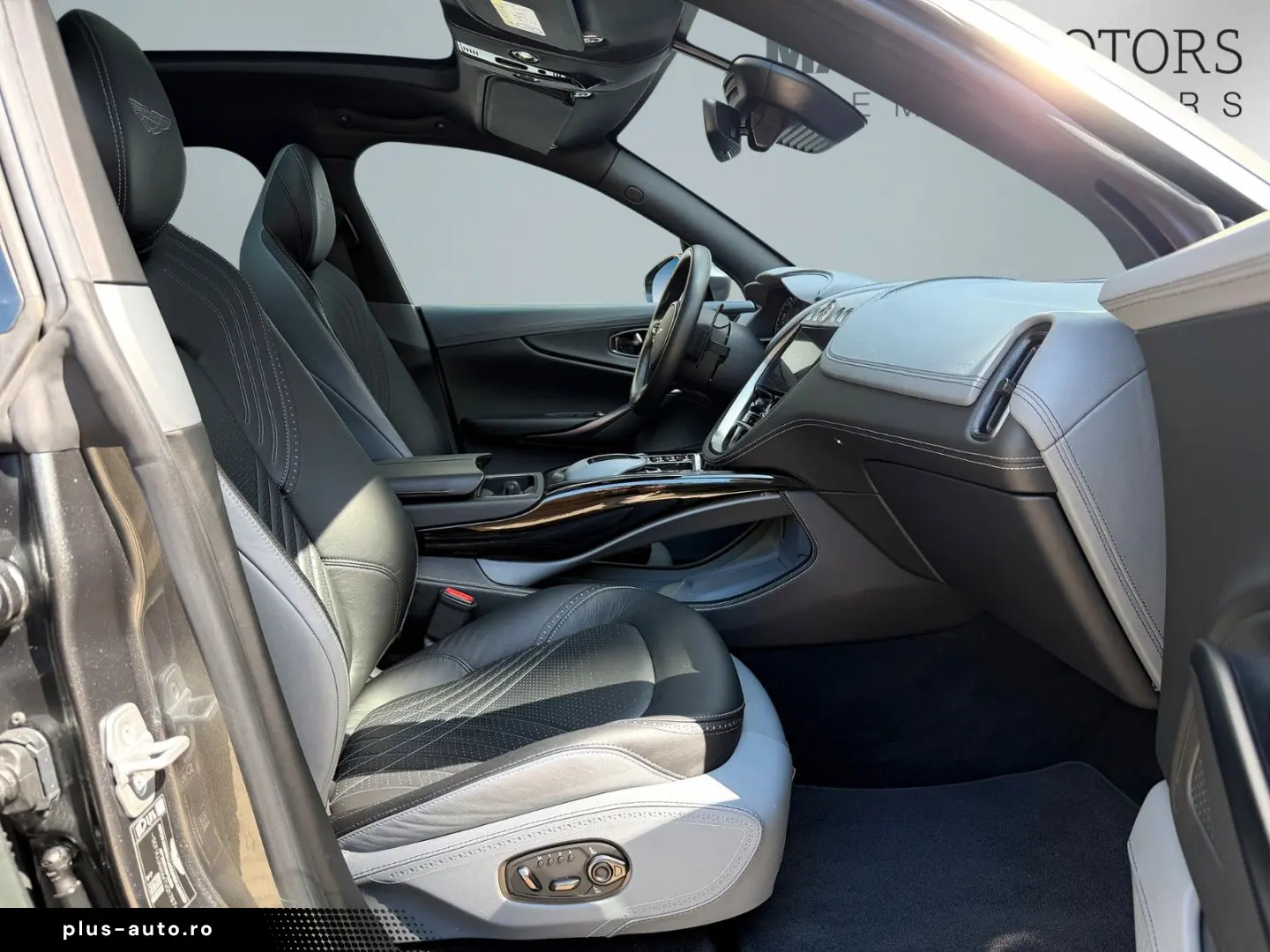 ASTON MARTIN DBX NEWSERVICE Panorama Premium AudioSystem