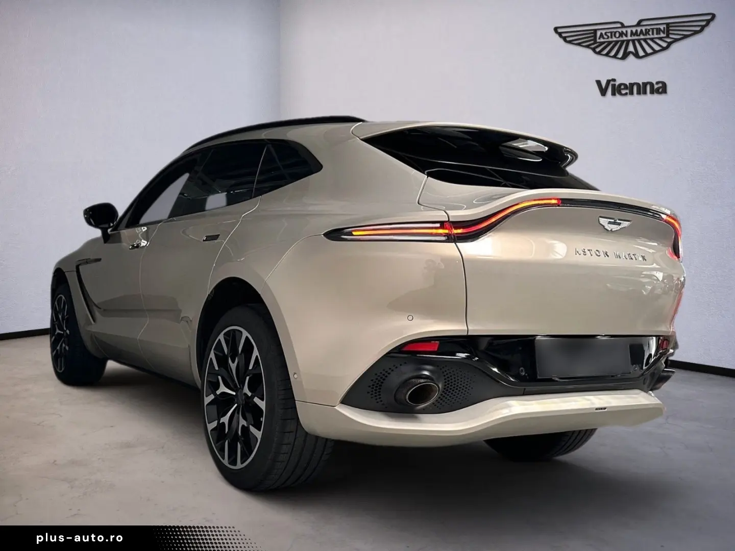 ASTON MARTIN DBX 4.0 V8