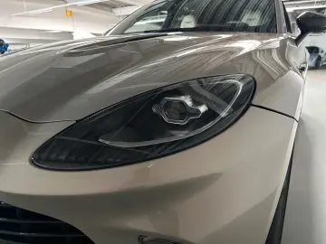 ASTON MARTIN DBX 4.0 V8