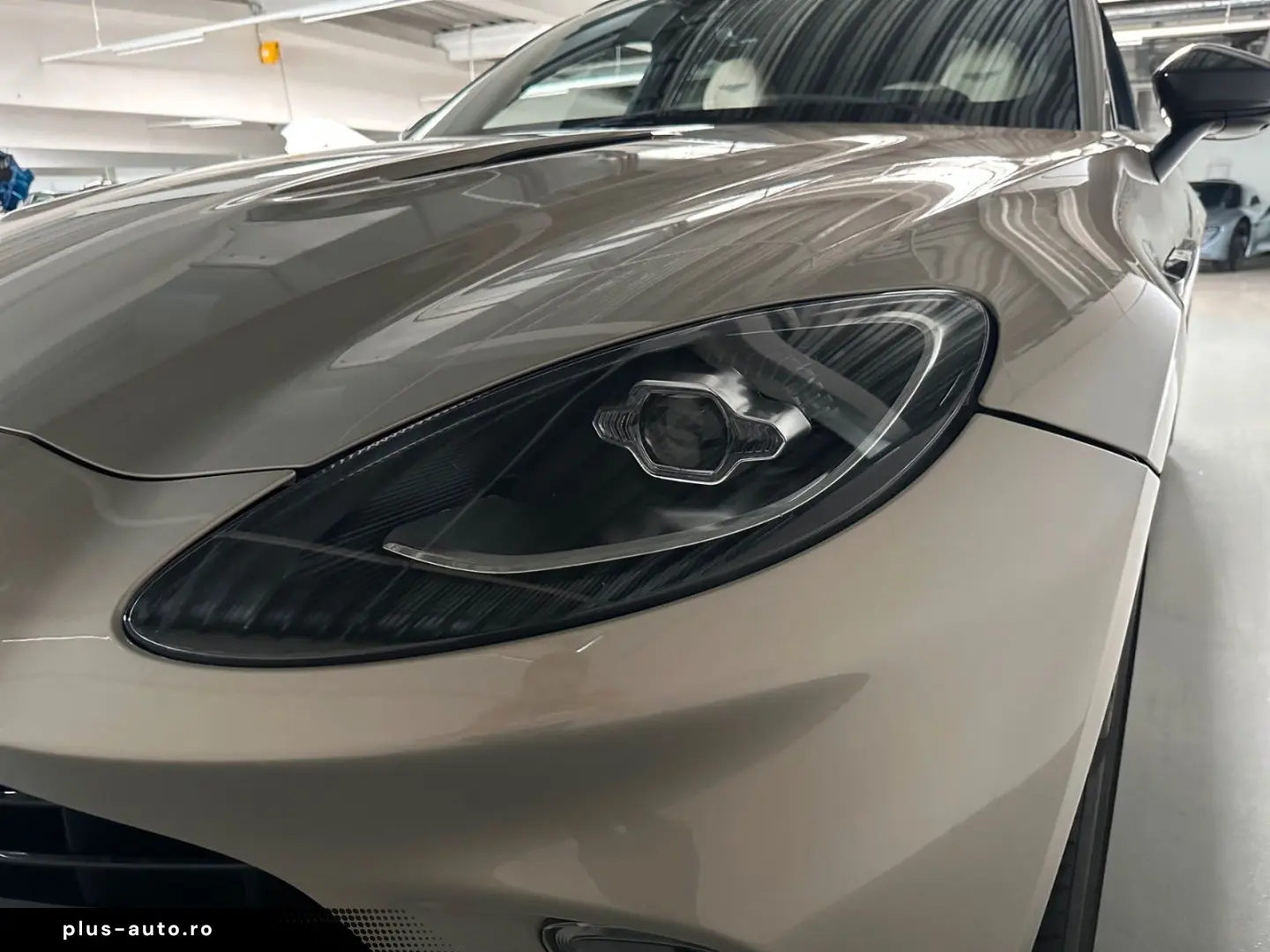 ASTON MARTIN DBX 4.0 V8
