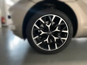 ASTON MARTIN DBX 4.0 V8