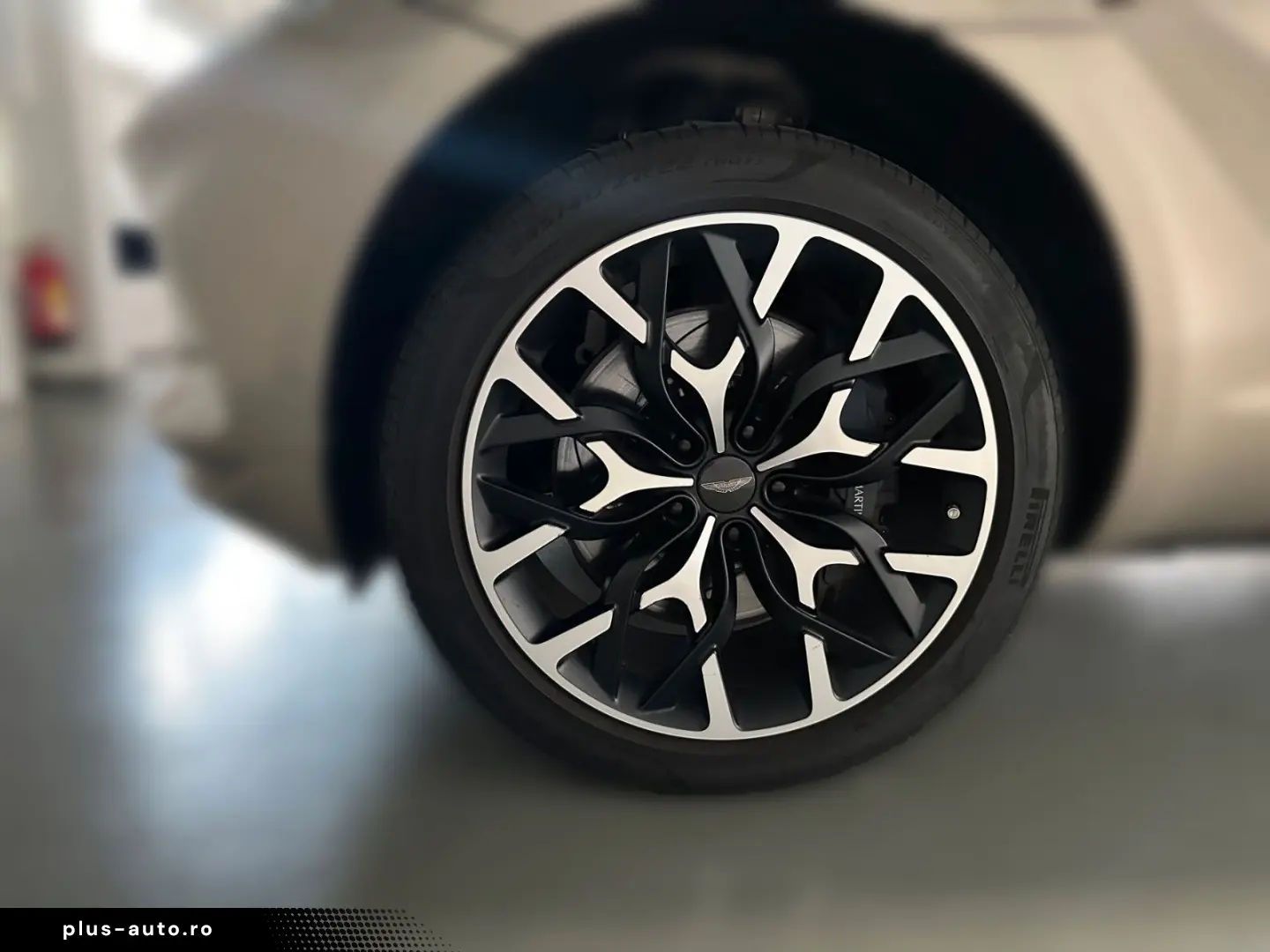 ASTON MARTIN DBX 4.0 V8