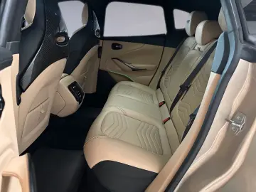 ASTON MARTIN DBX 4.0 V8