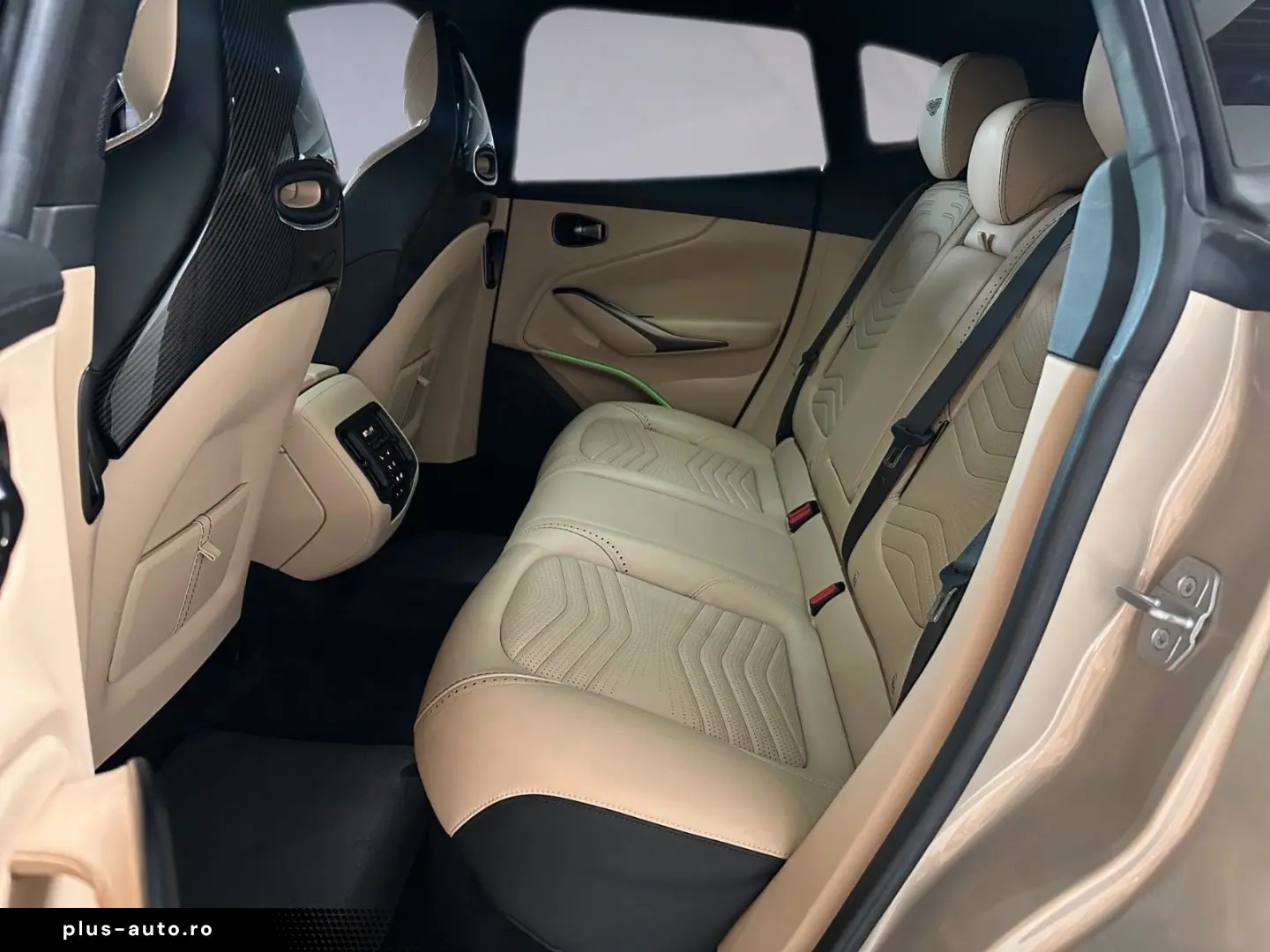 ASTON MARTIN DBX 4.0 V8