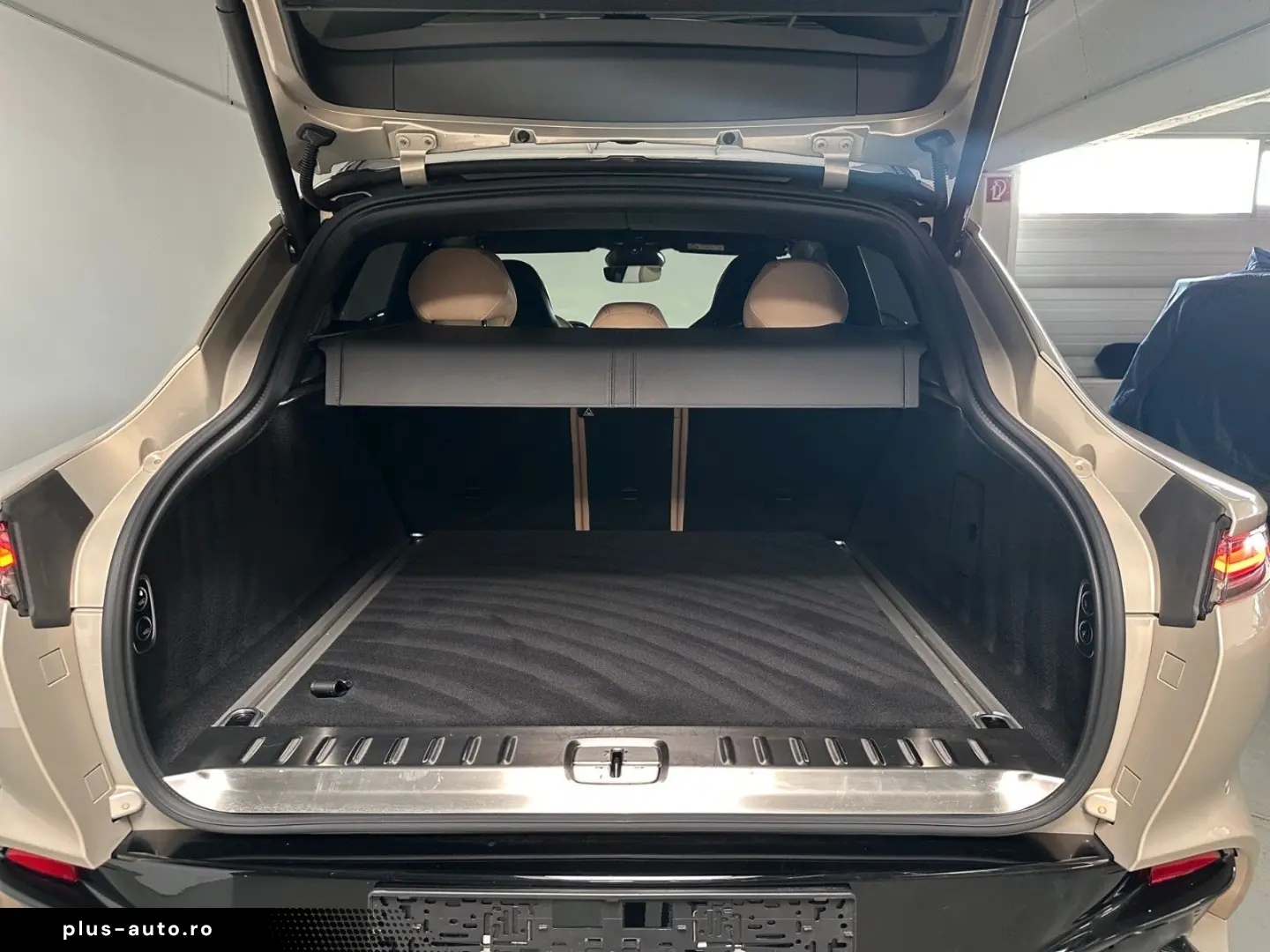 ASTON MARTIN DBX 4.0 V8