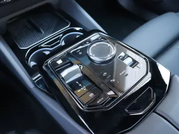 BMW 550e xDrive M Sport Pano