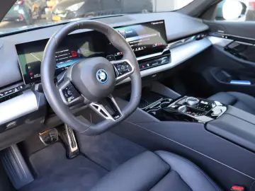 BMW 550e xDrive M Sport Pano