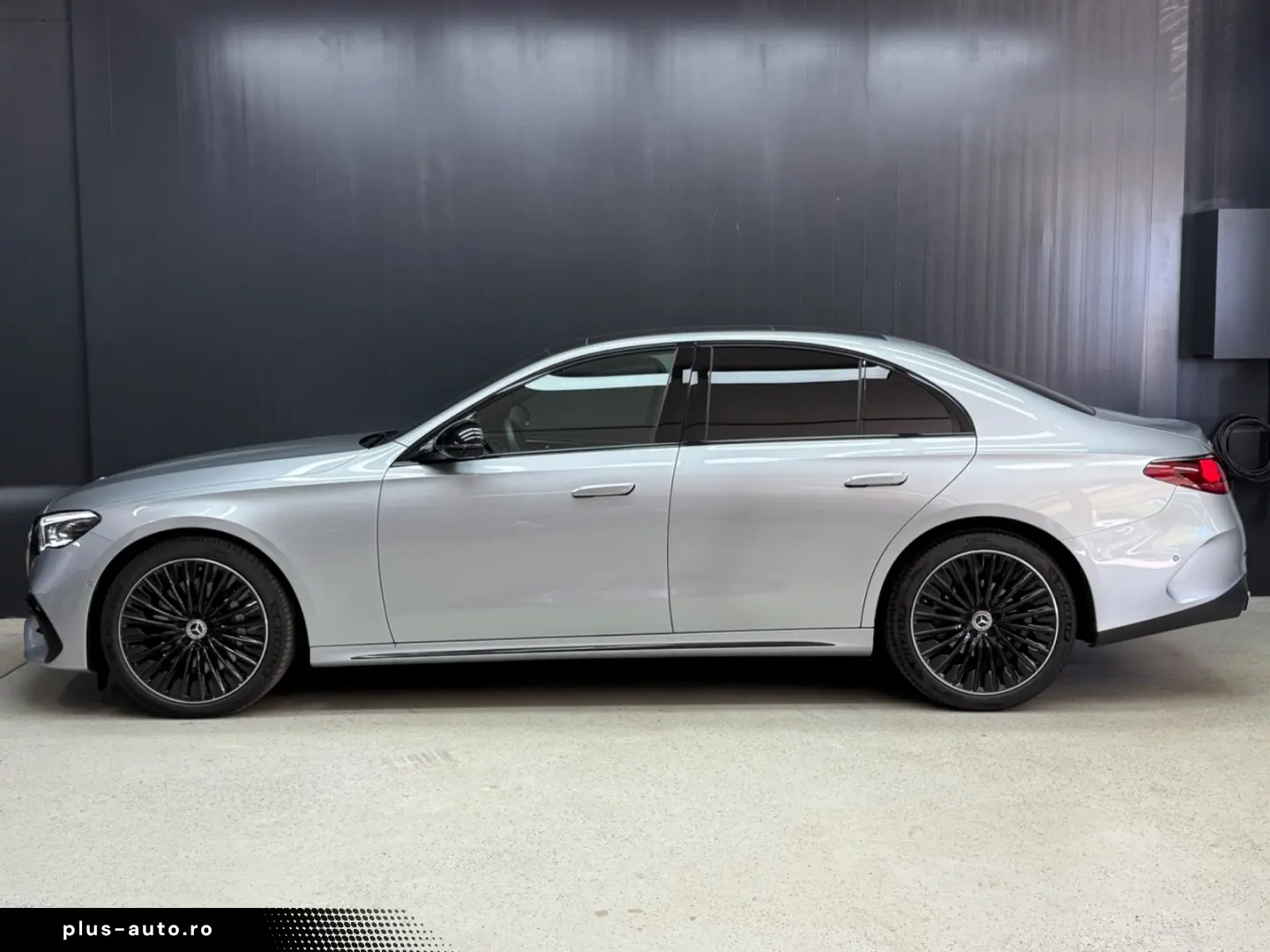 MERCEDES-BENZ E 220 d AMG  Pano  Night-Paket Burmester