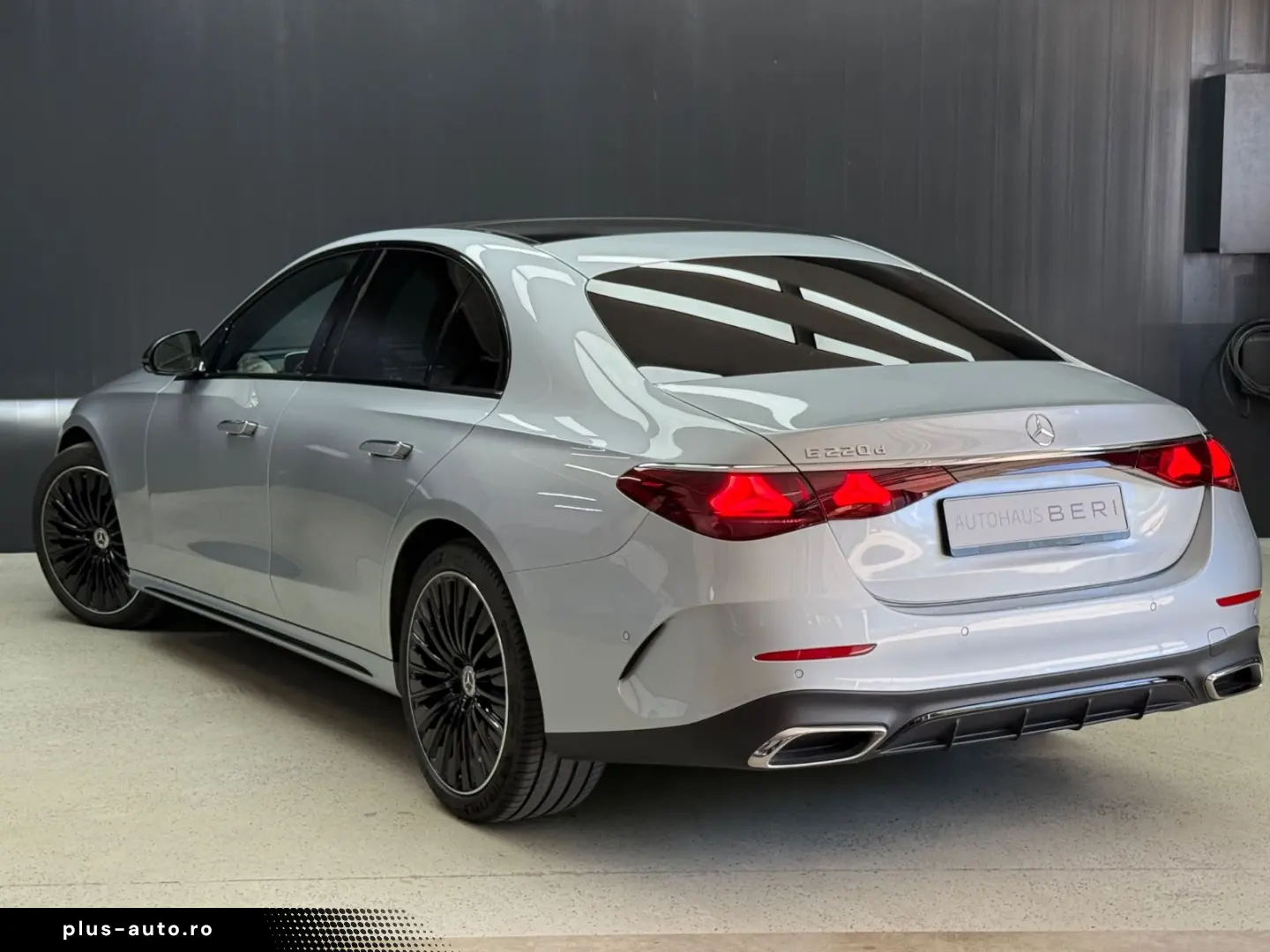 MERCEDES-BENZ E 220 d AMG  Pano  Night-Paket Burmester