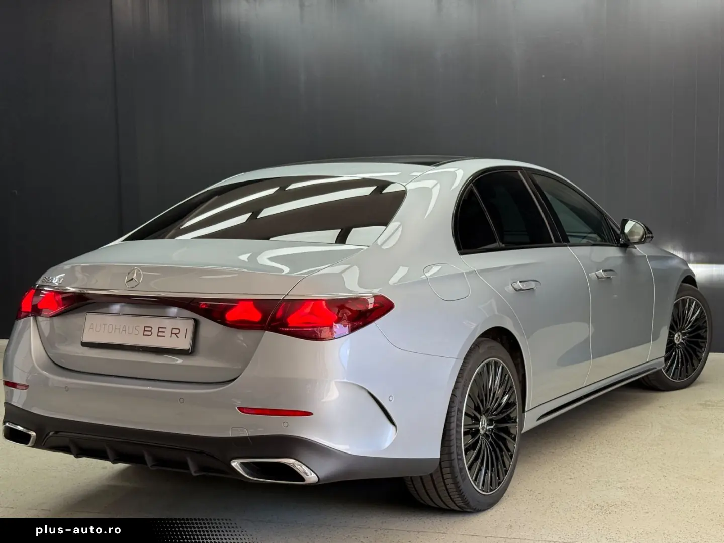MERCEDES-BENZ E 220 d AMG  Pano  Night-Paket Burmester
