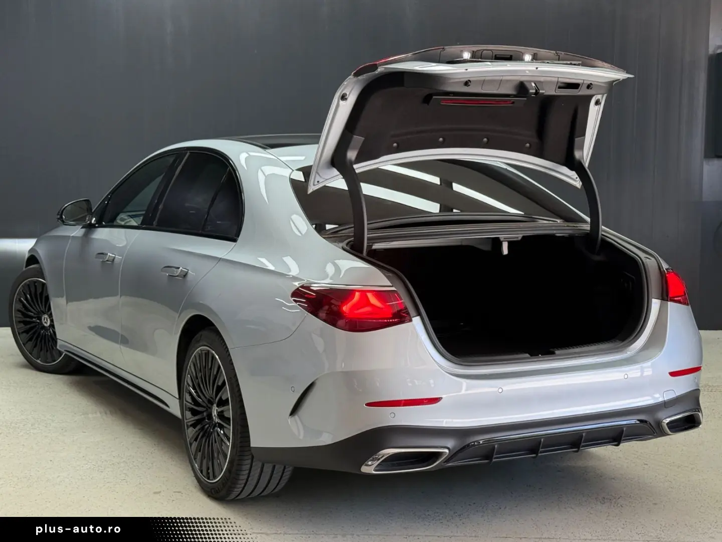 MERCEDES-BENZ E 220 d AMG  Pano  Night-Paket Burmester