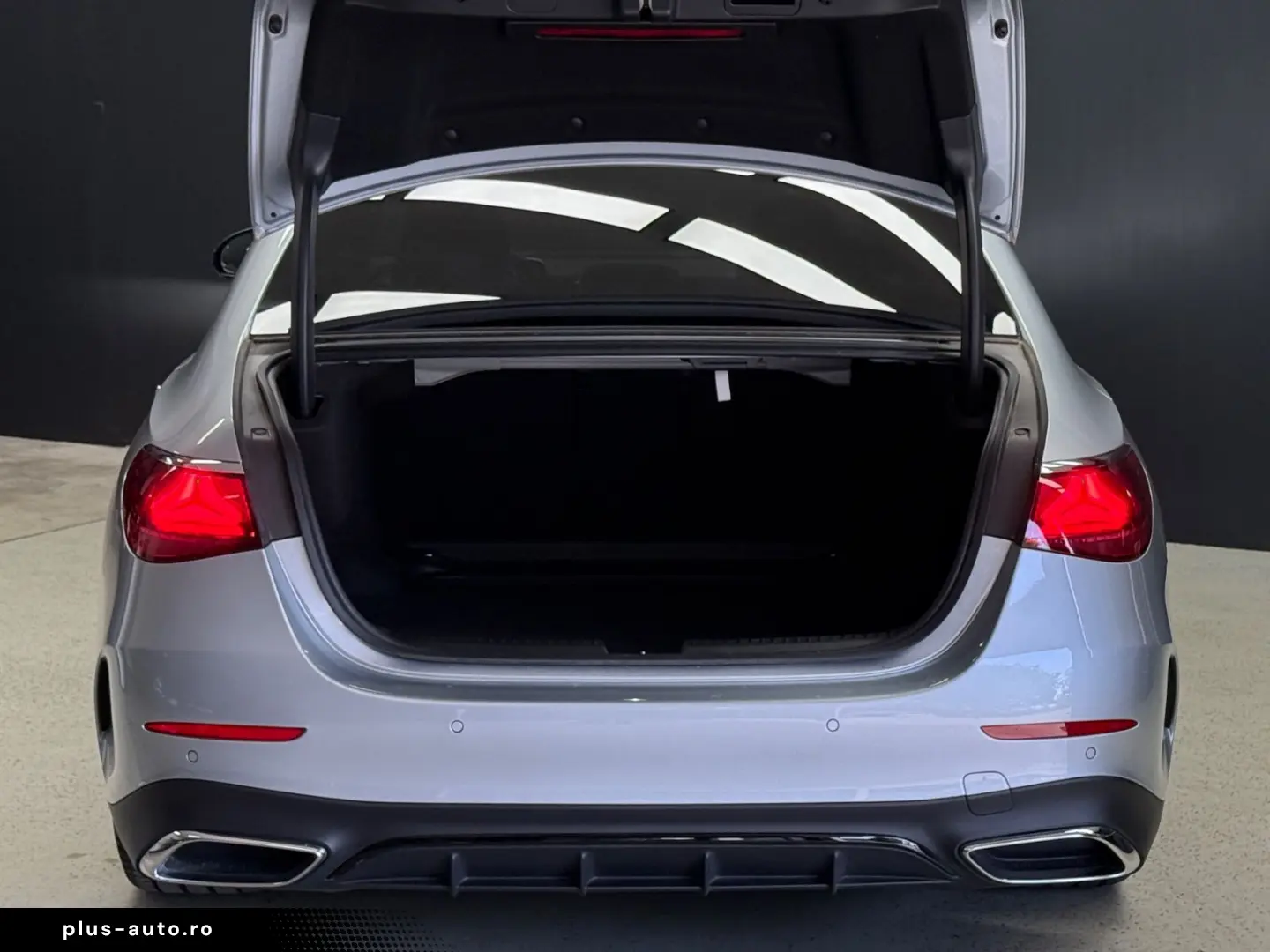MERCEDES-BENZ E 220 d AMG  Pano  Night-Paket Burmester