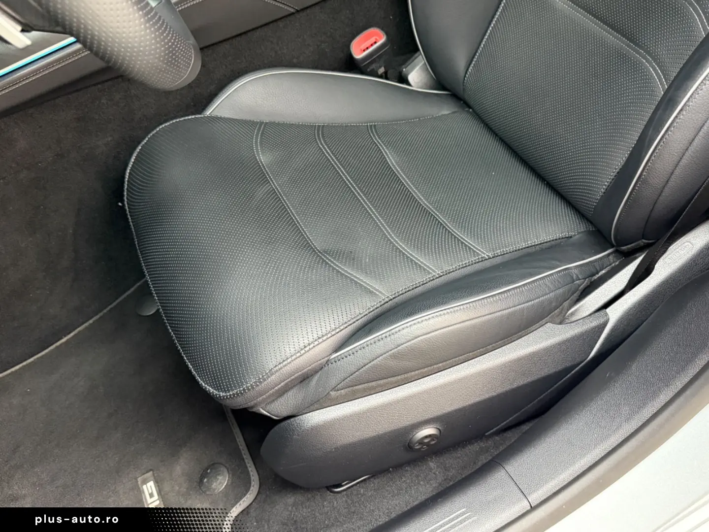 MERCEDES-BENZ E 220 d AMG  Pano  Night-Paket Burmester