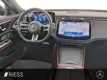 MERCEDES-BENZ E 300 de AMG Sport Night Distr Pano 360