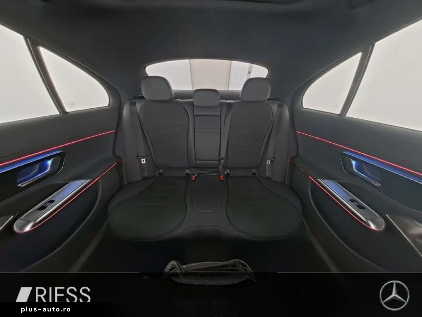 MERCEDES-BENZ E 300 de AMG Sport Night Distr Pano 360