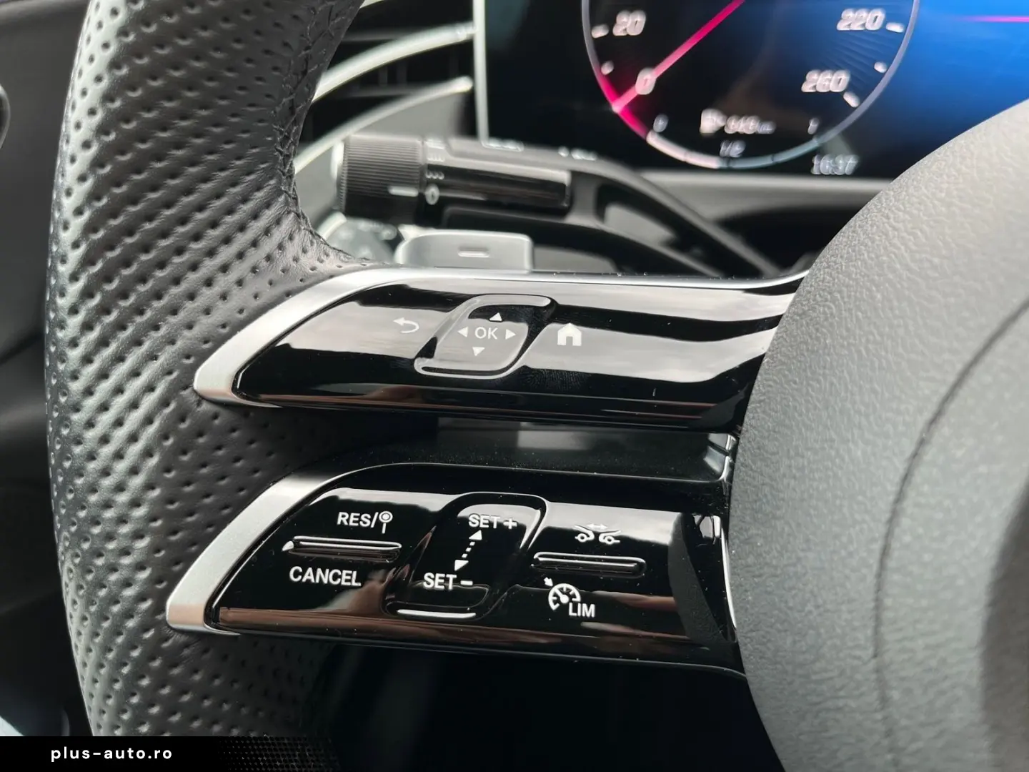 MERCEDES-BENZ E 300 e AMG-Adv  Night Pano Leder 20