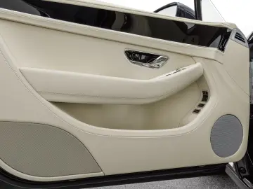 Bentley Continental GTC V8 Hybrid   Head-Up Display