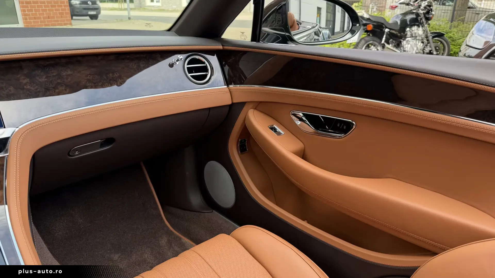 Bentley Continental GTC  Touring FrontSeat Rotating