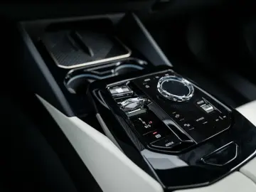 BMW 550e xDrive M Sport Pro Pano