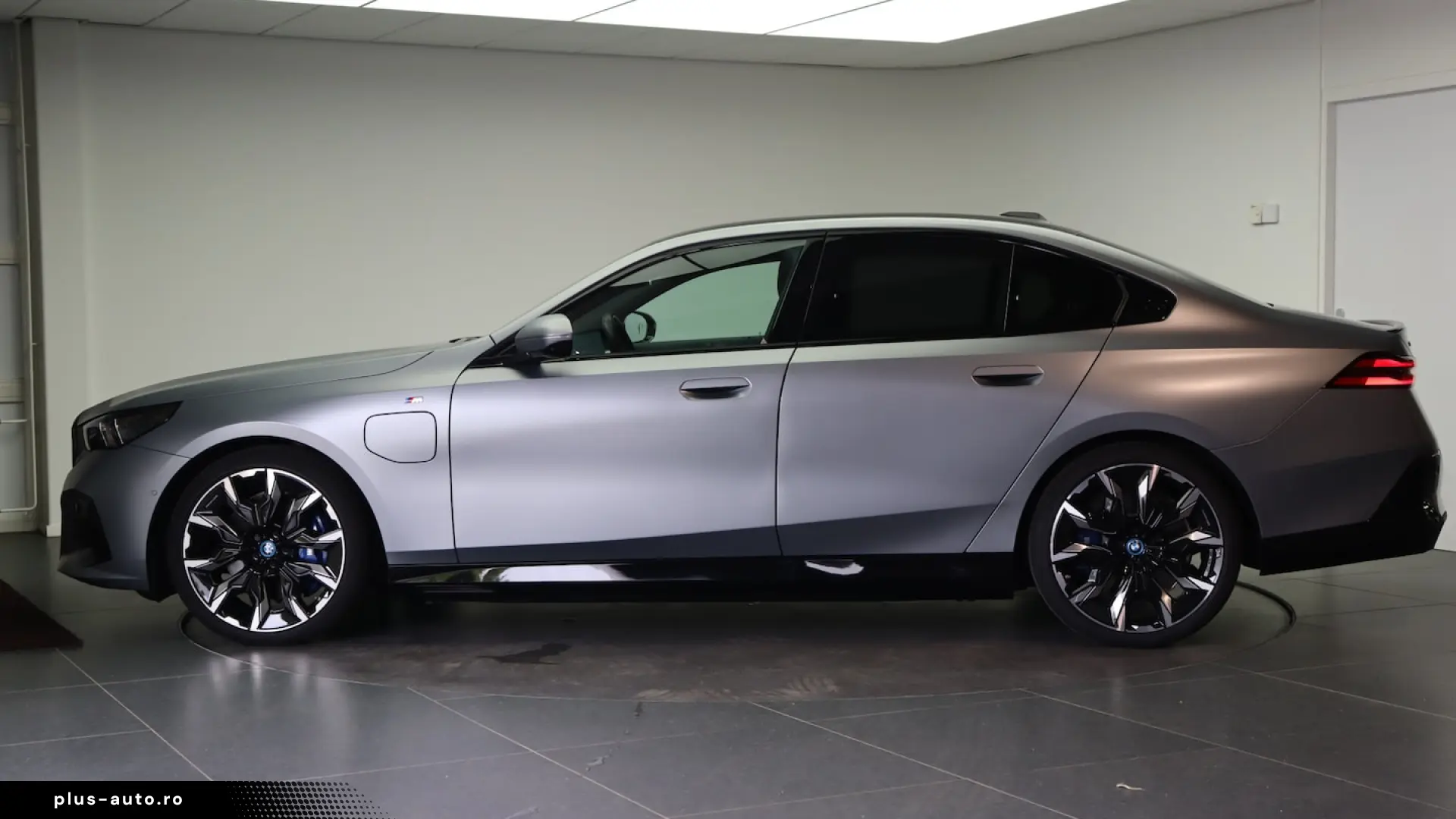 BMW 550e xDrive M Sport   Panoramic