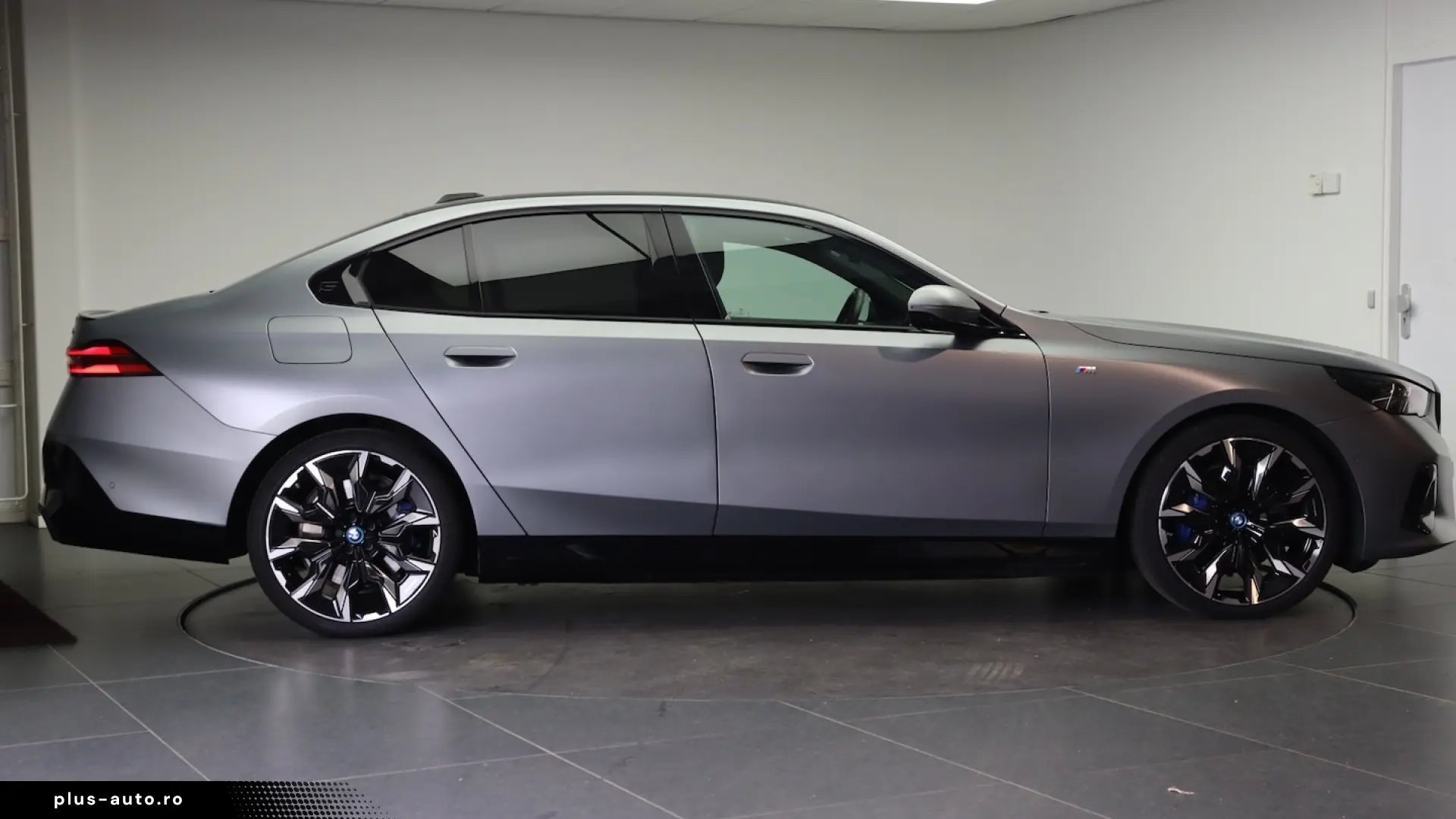 BMW 550e xDrive M Sport   Panoramic