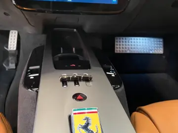 Ferrari Amalfi   Rosso Imola  Lift ACC P.Display