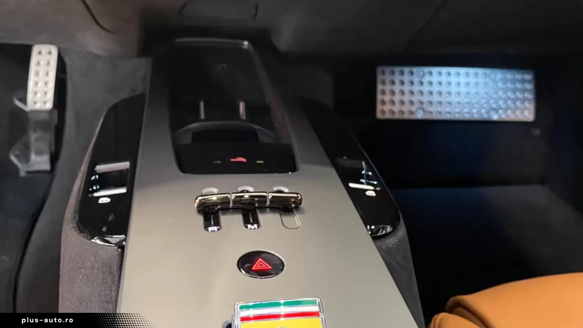 Ferrari Amalfi   Rosso Imola  Lift ACC P.Display