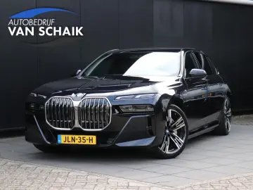 BMW 750e xDrive M Sport Fond Theater