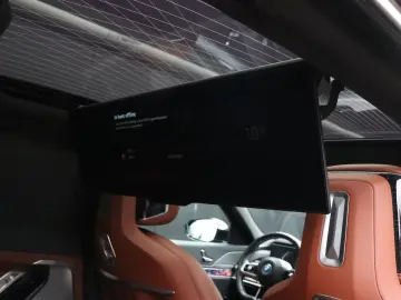 BMW 750e xDrive M Sport Fond Theater